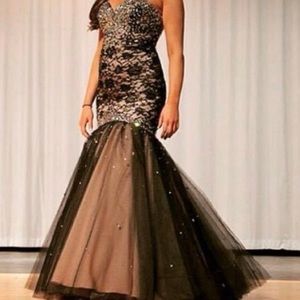 Size 12 mermaid style prom dress. Strapless, corset tie up back.